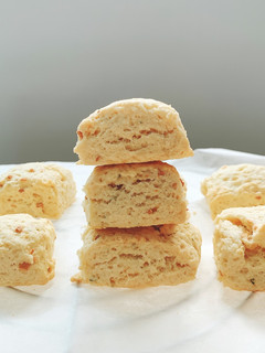 A picture of Herb garlic scones.