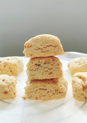 A picture of Herb garlic scones.