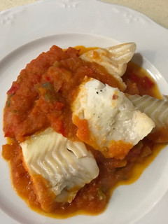 Una foto de Bacalao al horno con tomate casero