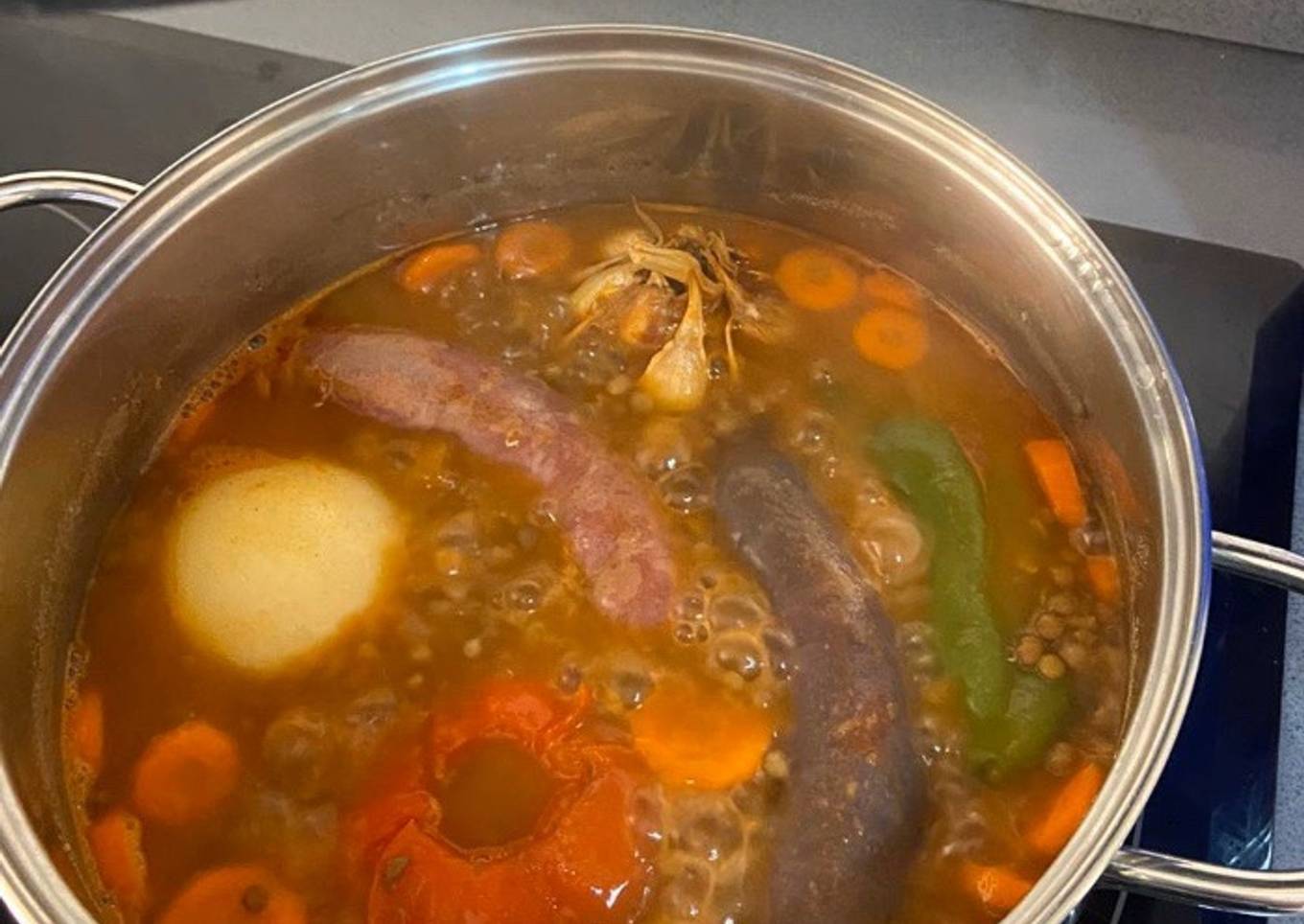 Lentejas con chorizo y morcilla