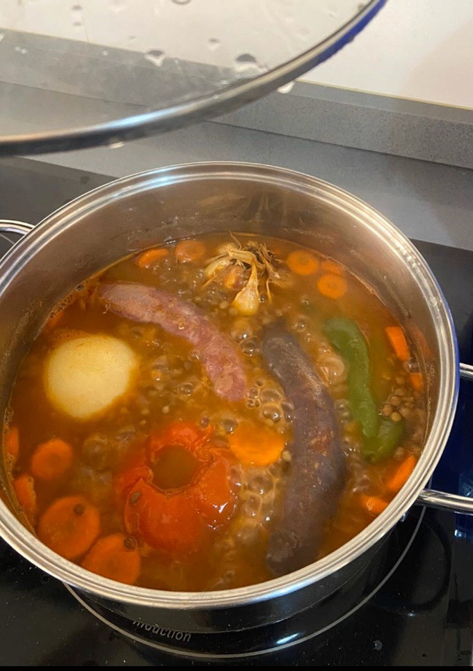 Una foto de Lentejas con chorizo y morcilla