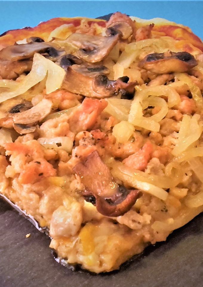 Una foto de Pizza campera de pollo