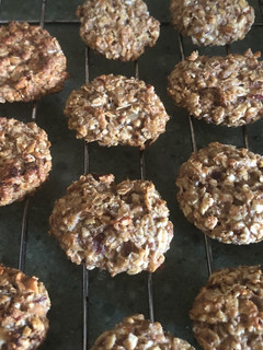 Una foto de Galletas de avena, dátiles y anacardos
