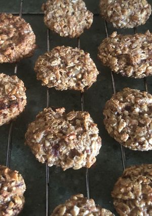 Una foto de Galletas de avena, dátiles y anacardos