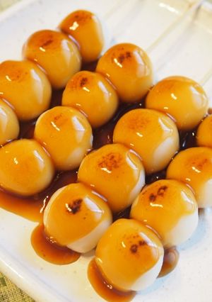 Una foto de Mitarashi dango / Postre japonés 🍡
