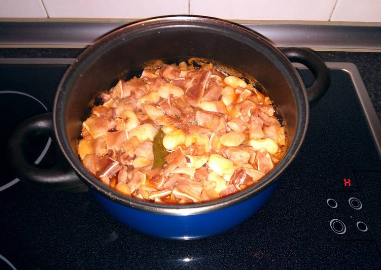 Judiones con oreja adobada