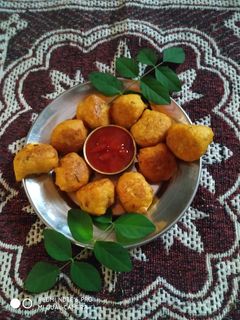 લેફટ ઓવર ખીચડી ના ભજીયા (left over khichdi na bhajiya recipe in Gujarati) રેસીપી મુખ્ય ફોટો