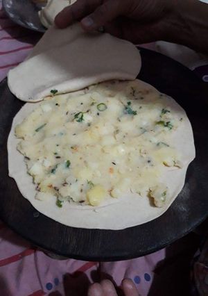 A picture of Alo paratha.