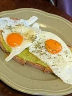 Foto de Tosta de Abacate e Ovo