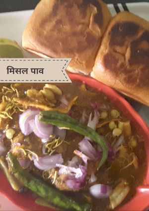 A picture of Misal Pav.