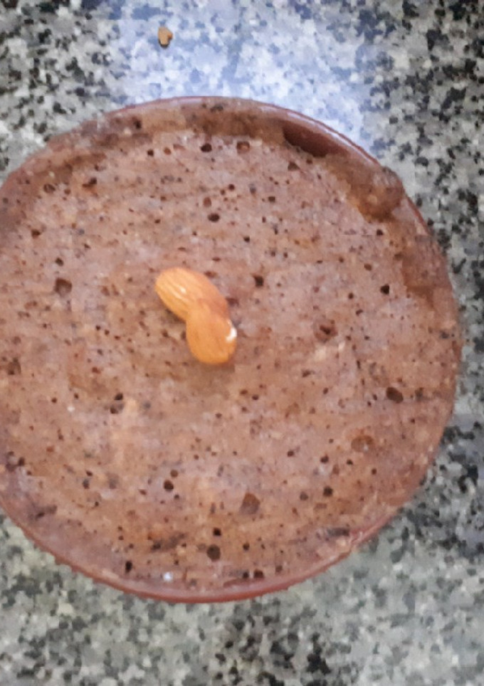 Una foto de Muy cake de almendras y cacao (torta en taza)