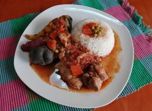 Una foto de Estofado de pollo con Papas Nativas Peruanas 🥔🇵🇪😍