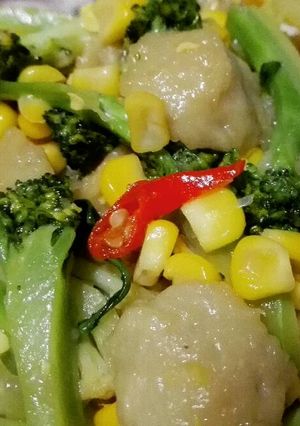 Foto resep Tumis Brokoli Bakso Jagung 🌽