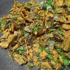 A picture of Arbi leaves Rolls.
