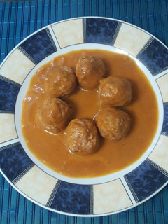 Una foto de Albóndigas de pollo y bacon