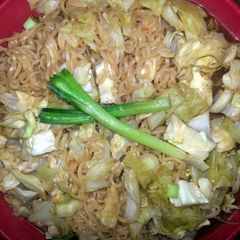 A picture of cheap and easy ramen chowmein.
