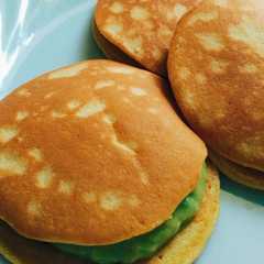 A picture of Dorayaki/pancake.