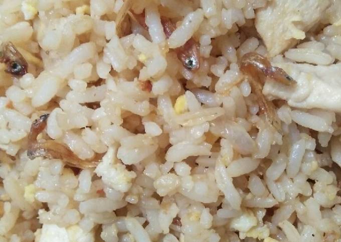 Bagaimana Membuat Nasi Goreng Teri Saos Tiram, Lezat Sekali