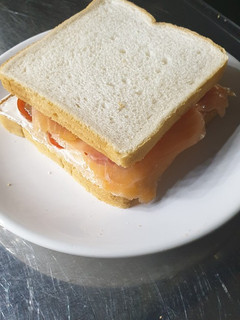 Una foto de Sándwich de salmón y Philadelphia