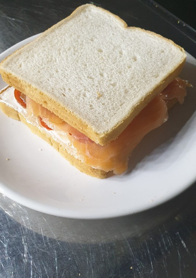 Una foto de Sándwich de salmón y Philadelphia