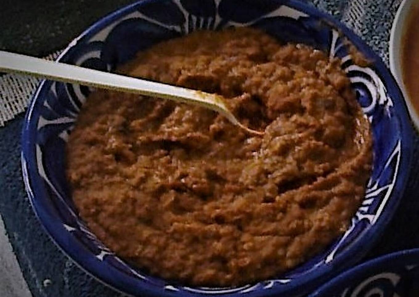 Frijoles fritos con chorizo ranchero de la tía Güera