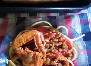 Una foto de Ala una, ala dos y...a la salsa !