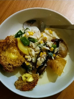 A picture of Seafood chowder and Soda bread.