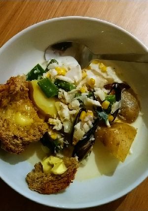 A picture of Seafood chowder and Soda bread.