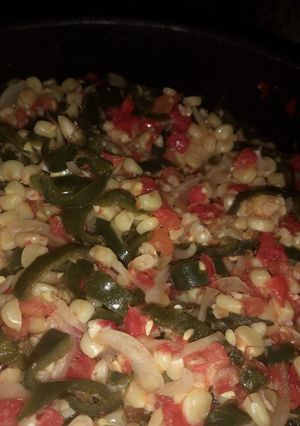 Una foto de Rajitas de poblano con elote litgh