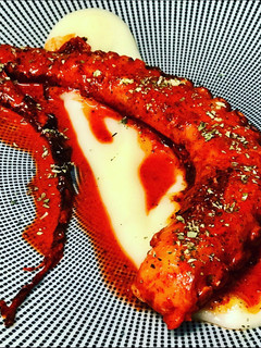 Una foto de Pulpo estilo pibil con puré cremoso de patatas 🥔🐙🥔🐙