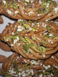 शक्करपारे (Shakarpare Recipe in hindi) रेसिपी मुख्य फोटो