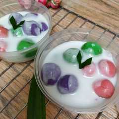 Klepon warna warni kuah santan-レシピのメイン写真