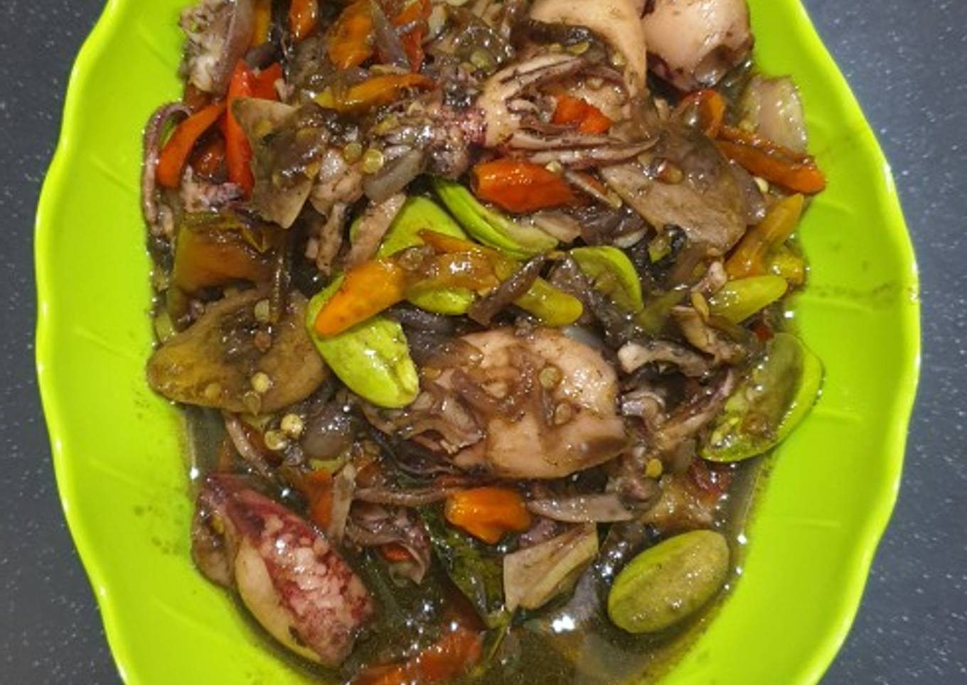 Cumi basah dengan saus hitam