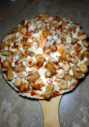 A picture of Loaded Pizza 🍕.