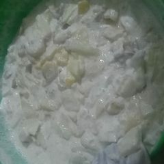 A picture of Creamy fruit chat.