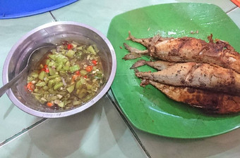 Resep Ikan kembung goreng with sambal matah ijo, Menggugah Selera