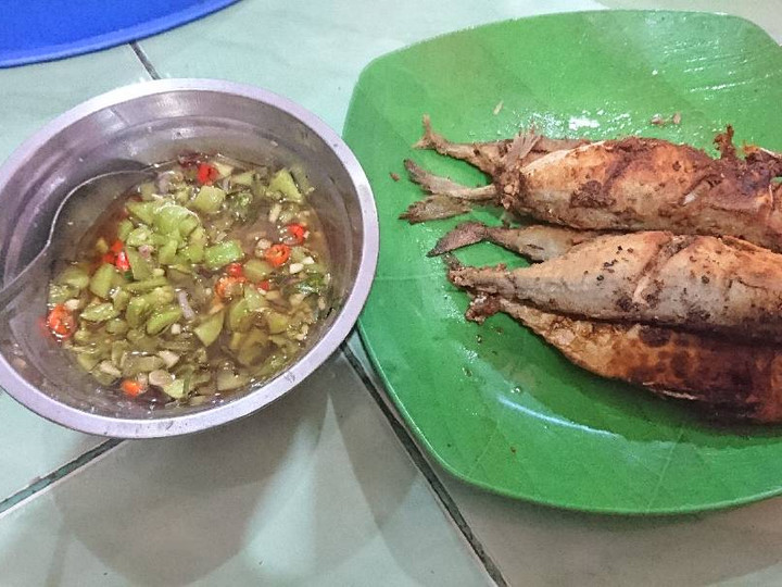 Resep Ikan kembung goreng with sambal matah ijo, Menggugah Selera