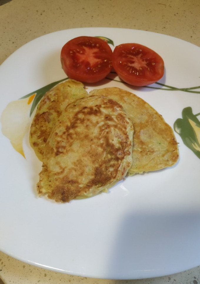 Una foto de Tortitas de calabacín con bacon