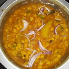 A picture of Chana dal and lauki ki sabzi.