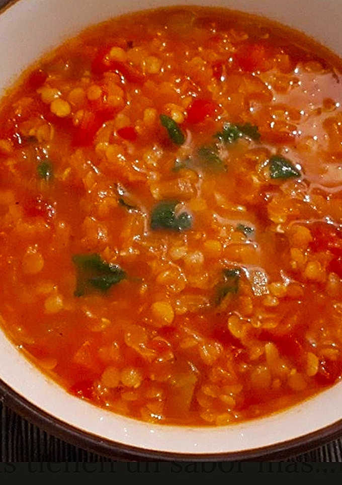 Una foto de Sopa de lentejas con pimiento