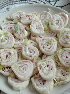 Una foto de Canapés de queso y jamón york