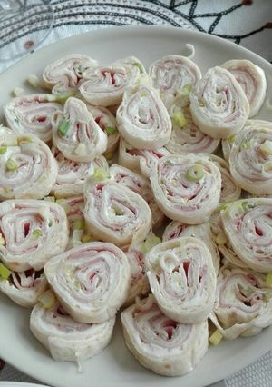 Una foto de Canapés de queso y jamón york