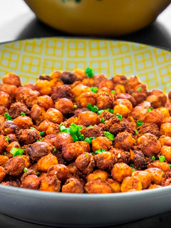 Una foto de Garbanzos crujientes con sésamo o con curry