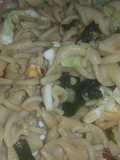 Fideos de chía con repollo y mejillones