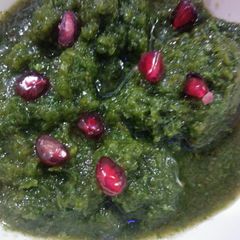 A picture of Green chutney.
