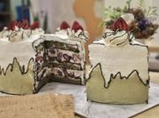 Gambar strawberry matcha cake