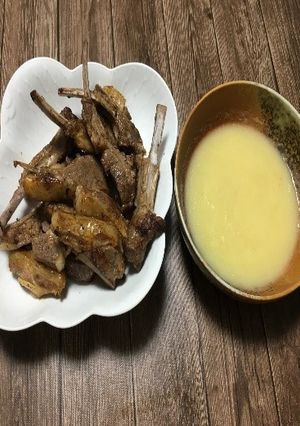 A picture of Toyohira Lamb-Chop with Toyohira Apple Sauce.
