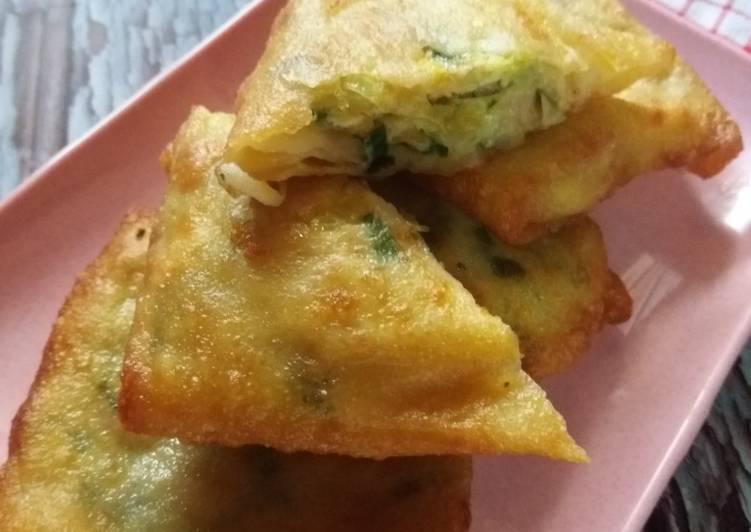 Langkah Mudah untuk Membuat Martabak Telur Mini Daun Kol Anti Gagal