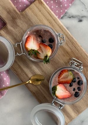 Una foto de Overnight oats de fresa