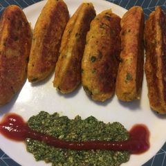 A picture of Aloo Paneer Rolls.